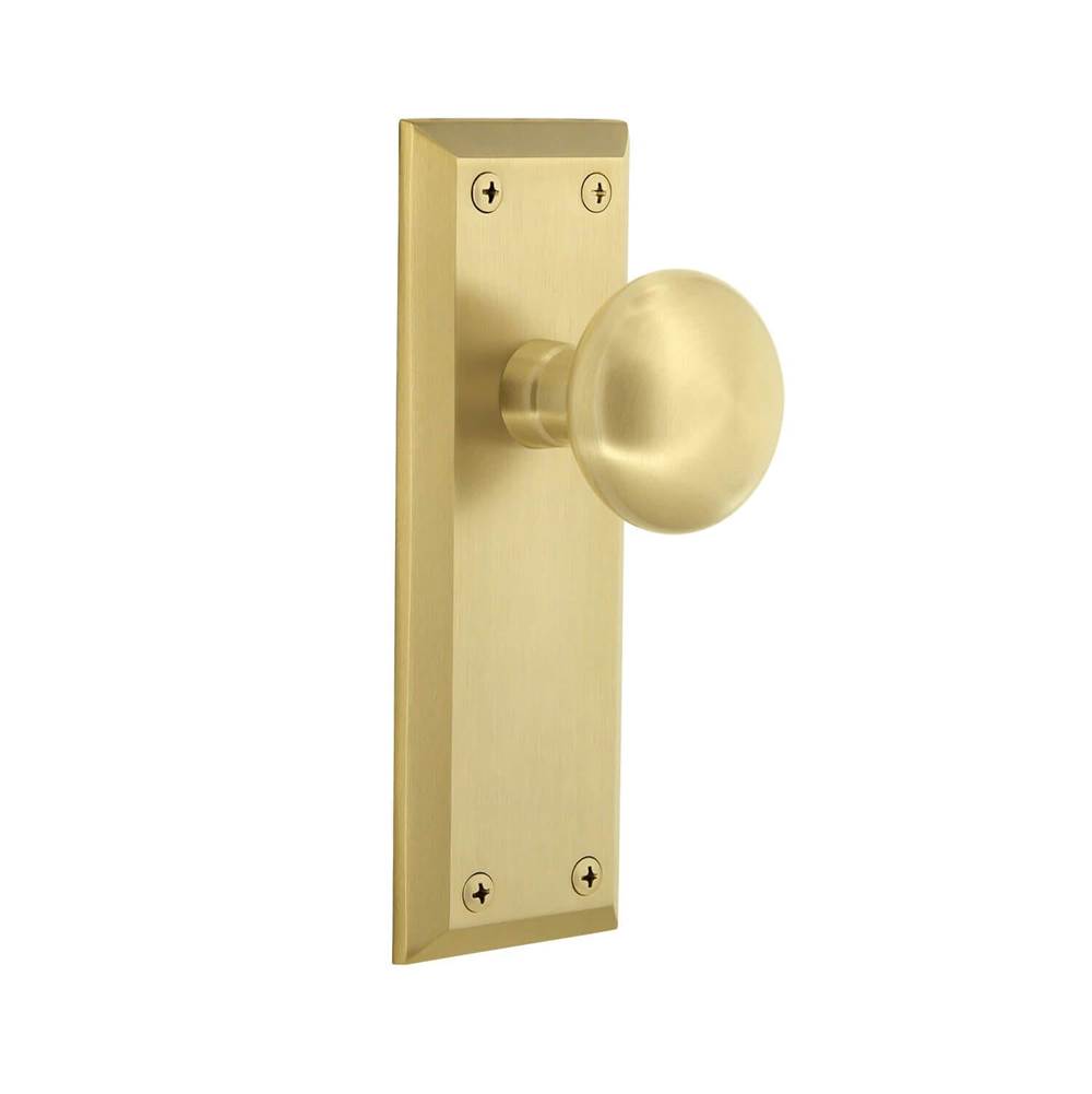 Grandeur Hardware Fifth Avenue Plate Dummy with Fifth Avenue Knob in Satin Brass